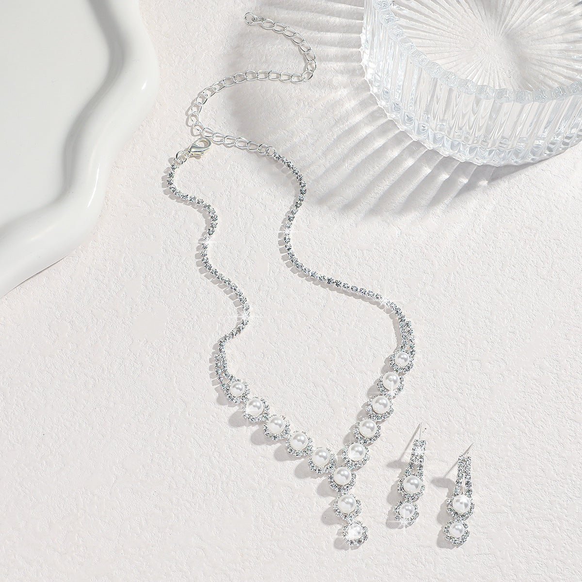 Elegant European and American Rhinestone Necklace and Earrings Set for Women