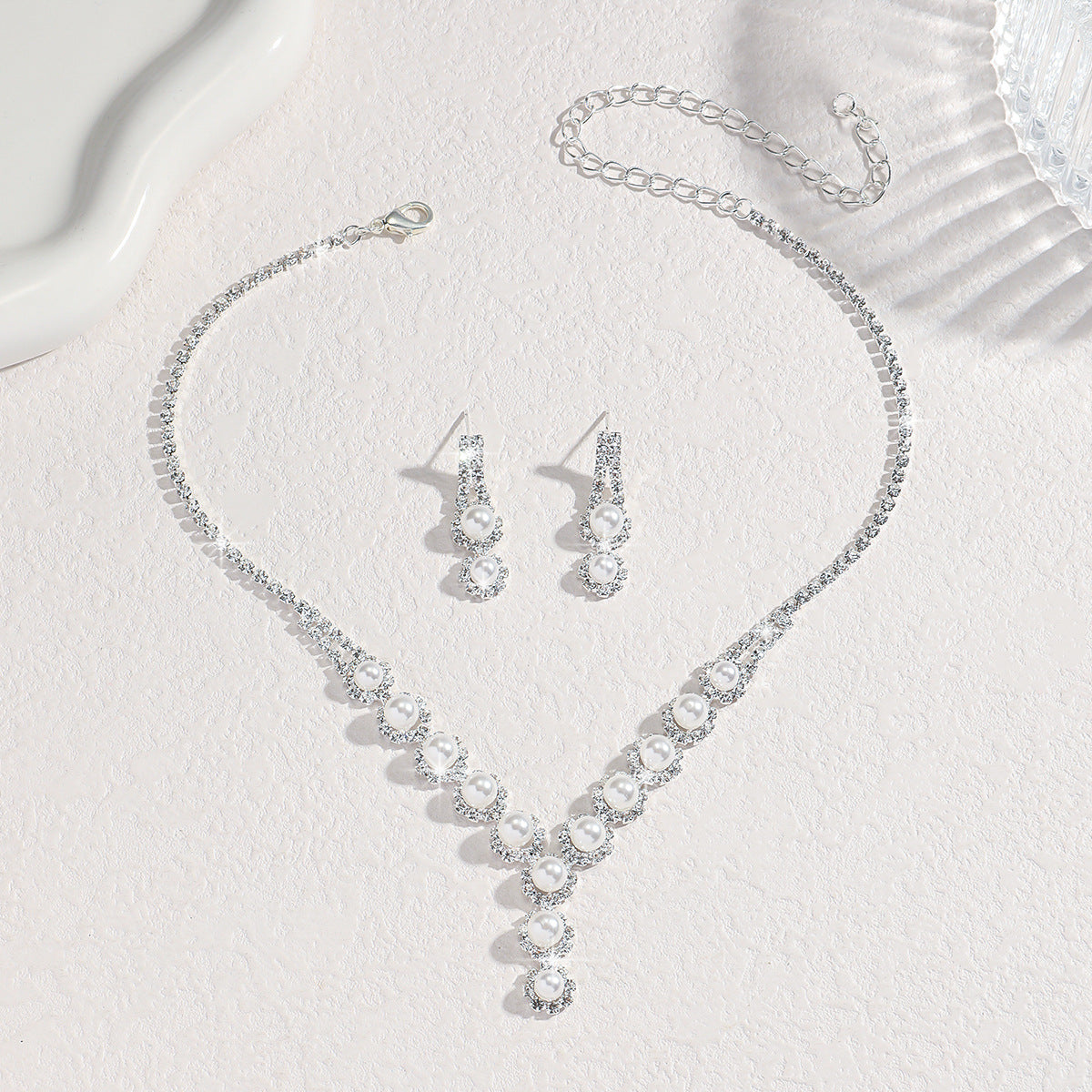 Elegant European and American Rhinestone Necklace and Earrings Set for Women