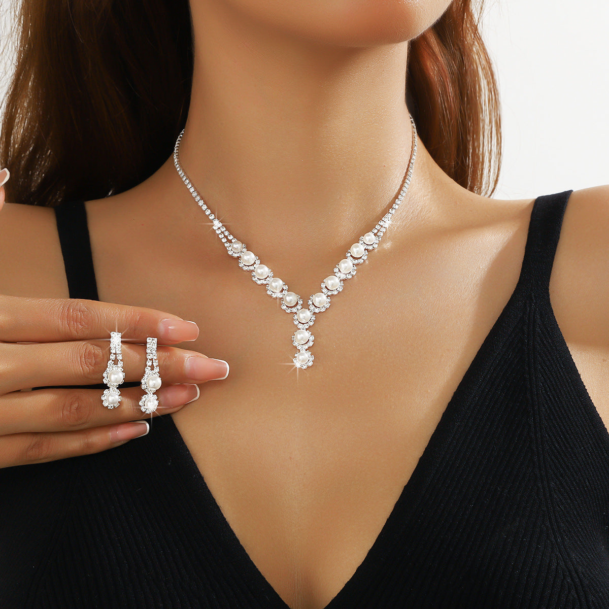 Elegant European and American Rhinestone Necklace and Earrings Set for Women